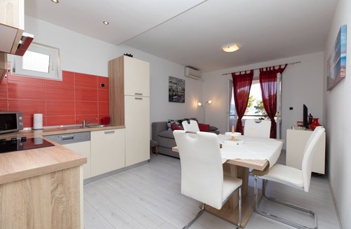Medici Apartment | Two bedroom apartment with terrace and sea view Medići, Omiš (A-1046-d)