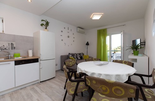 Medici Apartment | Two bedroom apartment with terrace and sea view Medići, Omiš (A-1046-e)