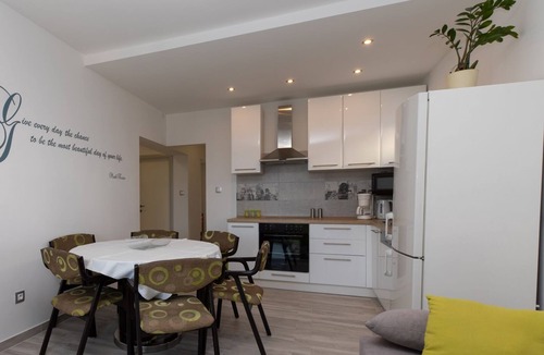 Medici Apartment | Two bedroom apartment with terrace and sea view Medići, Omiš (A-1046-e)