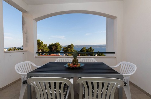 Medici Apartment | Two bedroom apartment with terrace and sea view Medići, Omiš (A-1046-e)