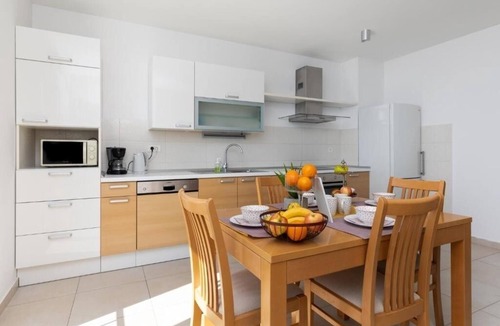 Medici Apartment | Two bedroom apartment with a swimming pool by the beach Medići, Omiš (A-25214-b)