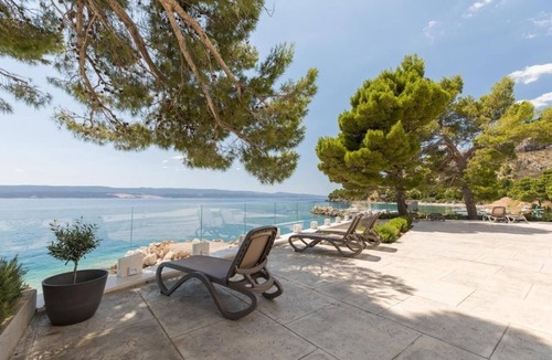 Medici Apartment | Two bedroom apartment with a swimming pool by the beach Medići, Omiš (A-25214-b)