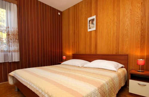 Marusici Apartment | Two bedroom apartment with balcony and sea view Marušići, Omiš (A-10009-a)