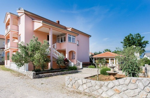 Silo Apartment | Two bedroom apartment with terrace and sea view Šilo, Krk (A-19255-a)