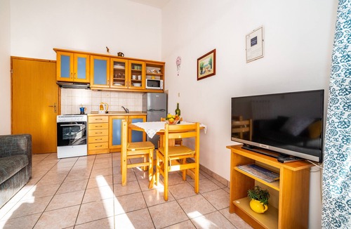 Mandre Apartment | Two bedroom apartment with terrace and sea view Mandre (Pag) (A-13015-b)
