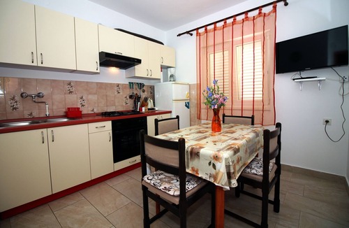 Tijesno Apartment | Two bedroom apartment with terrace and sea view Tisno, Murter (A-5136-a)