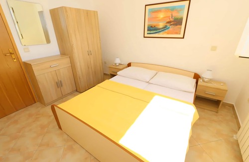 Jakisnica Apartment | Two bedroom apartment with terrace and sea view Jakišnica, Pag (A-10428-b)
