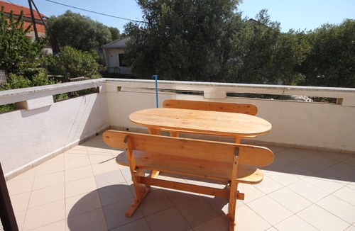 Lun Apartment | Two bedroom apartment with terrace and sea view Lun, Pag (A-6450-c)