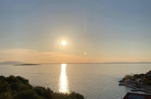 Lun Apartment | Two bedroom apartment with terrace and sea view Lun, Pag (A-9395-b)