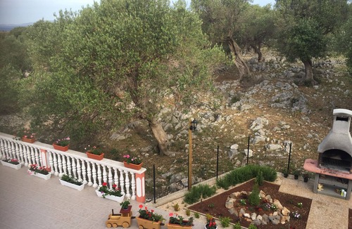 Lun Apartment | Two bedroom apartment with terrace and sea view Lun, Pag (A-11781-a)