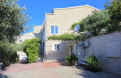 Duce Apartment | Two bedroom apartment with terrace and sea view Duće (Omiš) (A-2737-a)
