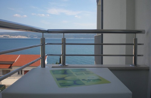 Stanici Apartment | Two bedroom apartment with terrace and sea view Stanići, Omiš (A-2763-c)