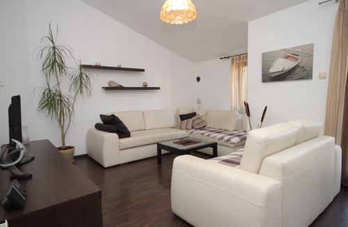 Banjole Apartment | Two bedroom apartment with terrace Banjole, Pula (A-2287-a)
