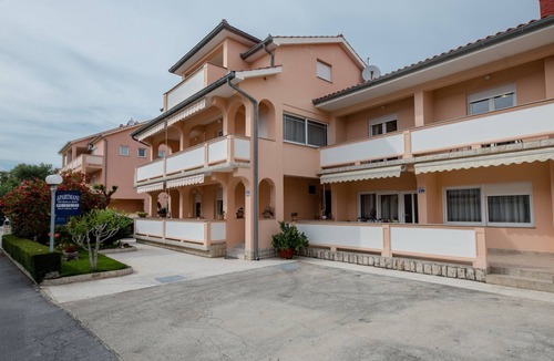 Palit Apartment | Two bedroom apartment with terrace Palit, Rab (A-4970-c)