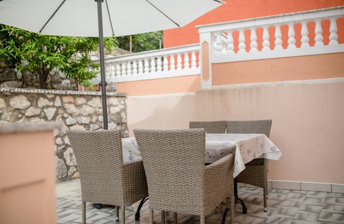 Palit Apartment | Two bedroom apartment with terrace Palit, Rab (A-4970-c)