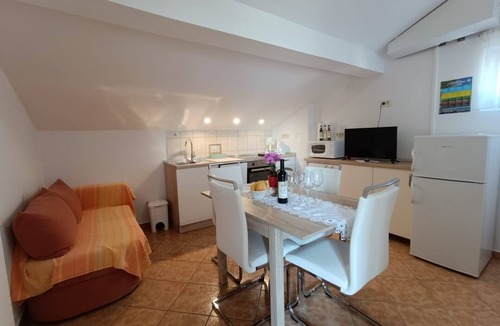 Palit Apartment | Two bedroom apartment with terrace and sea view Palit, Rab (A-5010-d)