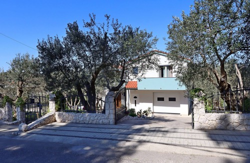 Mundanije Apartment | Two bedroom apartment with balcony and sea view Mundanije, Rab (A-21543-a)