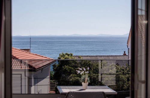 Banjol Apartment | Two bedroom apartment with balcony and sea view Banjol, Rab (A-21635-e)