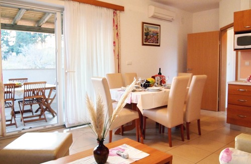 Kampor Apartment | Two bedroom apartment with a swimming pool Palit, Rab (A-3212-c)