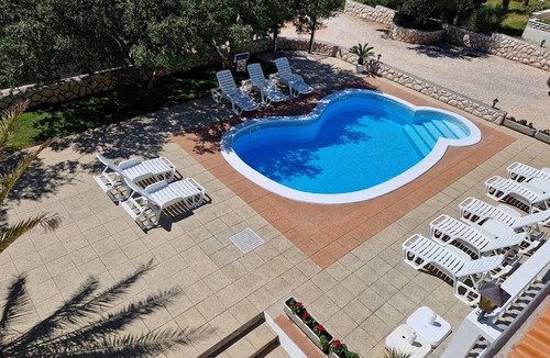 Barbat na Rabu Apartment | Two bedroom apartment with a swimming pool Barbat, Rab (A-4951-c)