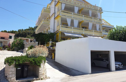 Banjol Apartment | Two bedroom apartment with terrace Banjol (Rab) (A-5041-a)