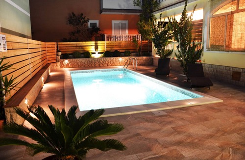 Banjol Apartment | Two bedroom apartment with a swimming pool Banjol, Rab (A-11382-d)