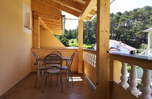Banjol Apartment | Two bedroom apartment with a swimming pool Banjol, Rab (A-11382-d)