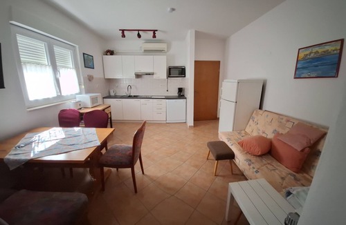 Banjol Apartment | Two bedroom apartment with balcony Rab (A-14792-d)