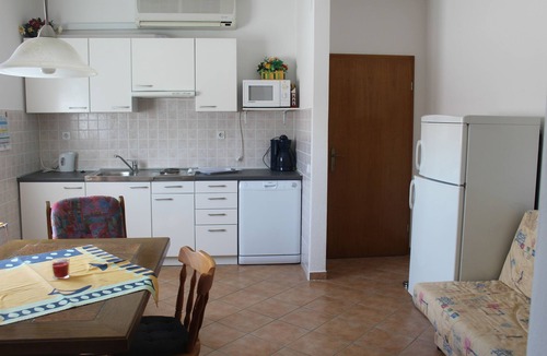 Banjol Apartment | Two bedroom apartment with balcony Rab (A-14792-d)
