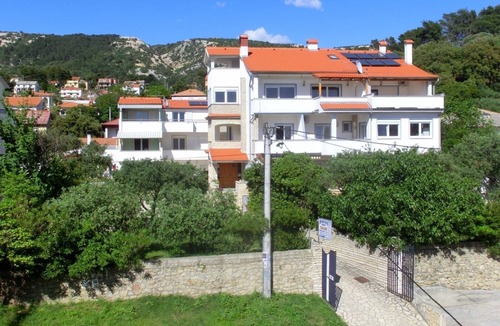 Banjol Apartment | Two bedroom apartment with terrace and sea view Rab (A-14792-e)