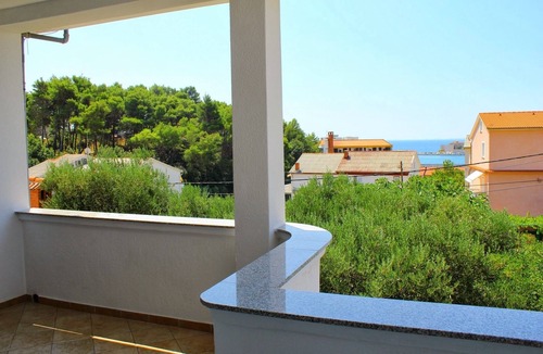 Banjol Apartment | Two bedroom apartment with terrace and sea view Rab (A-14792-e)