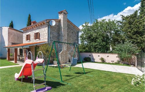 Divsici House | Two-Bedroom Holiday Home In Divsici