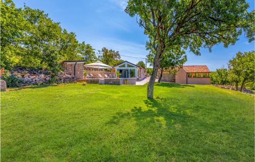 Smrika House | Two-Bedroom Holiday Home In Smrika