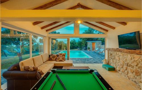Smrika House | Two-Bedroom Holiday Home In Smrika