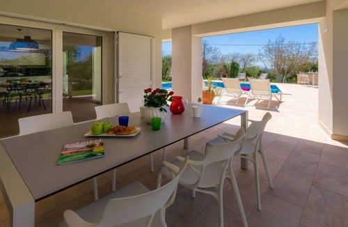 Diminici House | Vacation home Laura by Interhome