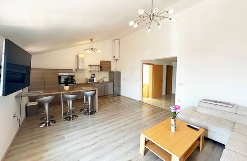 Selce Apartment | Vacation apartment with beautiful sea view and pool