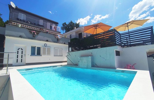 Selce Apartment | Vacation apartment with beautiful sea view and pool