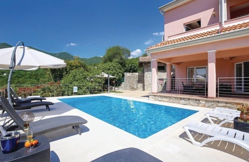 Veprinac House | Vacation home 5 min. from the beach.