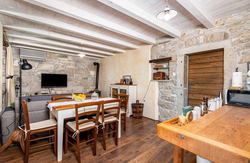 Buzet House | Vacation home Bombić - 4 persons, 2 bedrooms, pool, barbecue