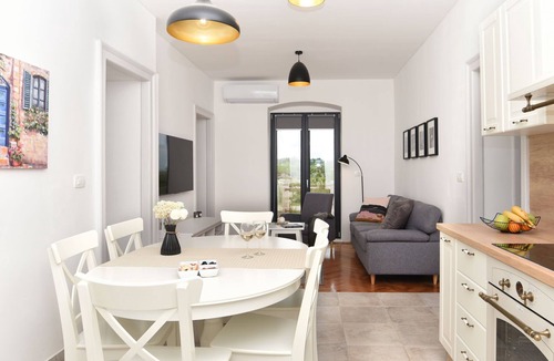 Snasici House | Vacation home Nina by Interhome