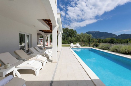 Sestanovac House | Vacation home Olivia by Interhome