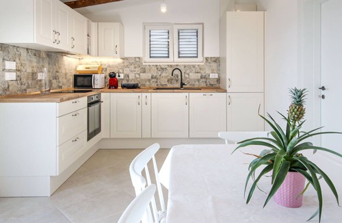 Necujam House | Vacation home Sova by Interhome