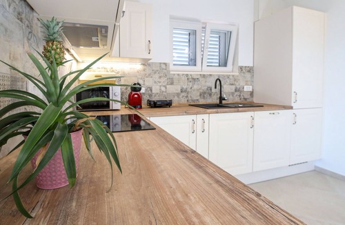 Necujam House | Vacation home Sova by Interhome