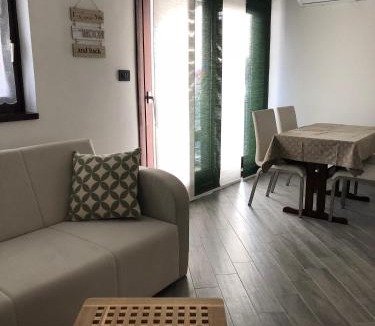 Ravni Apartment | Verde Sea View Apartment 400 m from Beach - Free Parking