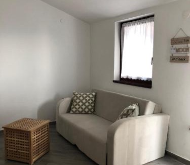 Ravni Apartment | Verde Sea View Apartment 400 m from Beach - Free Parking