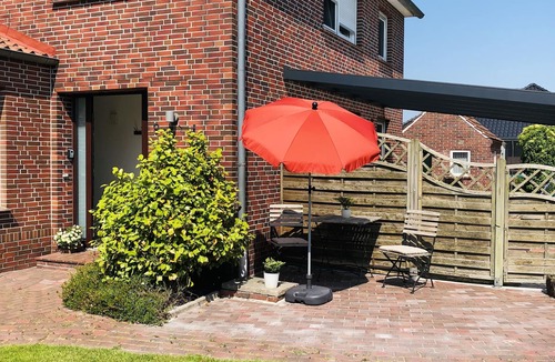Wiesmoor Apartment | Very nice apartment "Falkenhus" with new paint and new king size bed