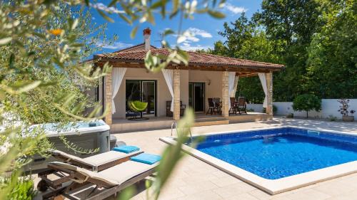 Belavici Villa | Vila LeDa by Villas Guide