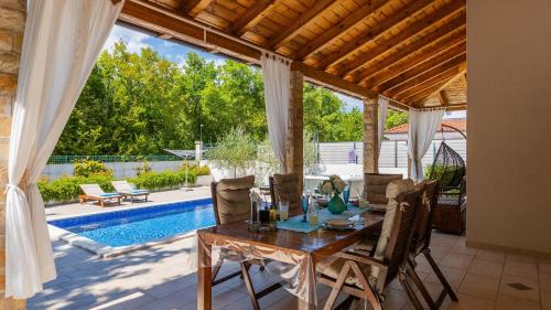 Belavici Villa | Vila LeDa by Villas Guide