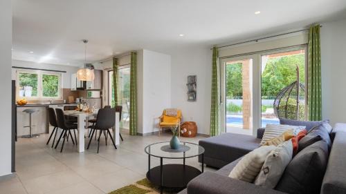 Belavici Villa | Vila LeDa by Villas Guide