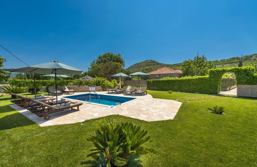 Gornji Brgat Villa | Vila Vergatum-privacy,gym,billiards,table tennis